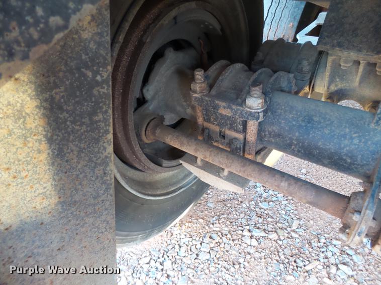 image for item BJ9943 1981 Nuttall 360-0L drop deck oilfield trailer