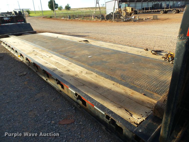 image for item BJ9945 2000 Kalyn MRG-35T Ext drop deck oilfield trailer