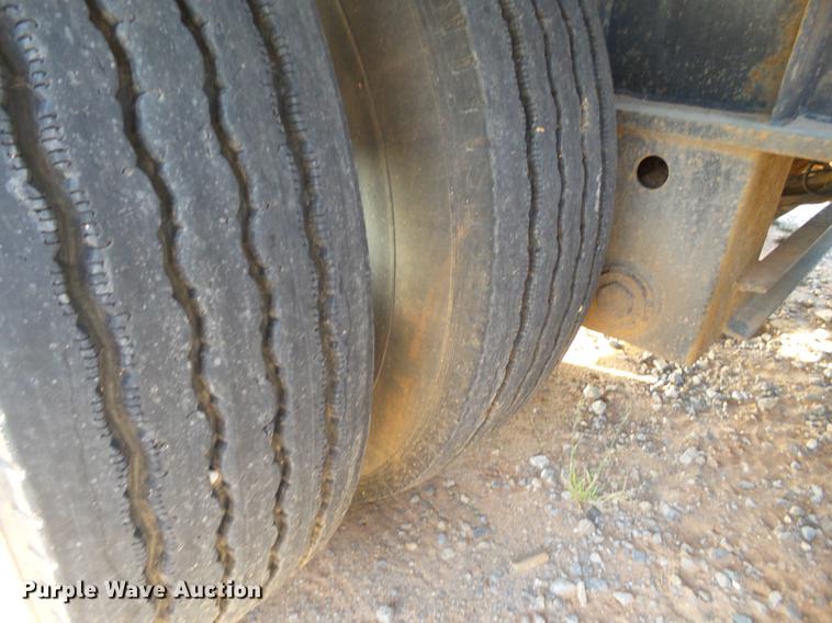 image for item BJ9945 2000 Kalyn MRG-35T Ext drop deck oilfield trailer