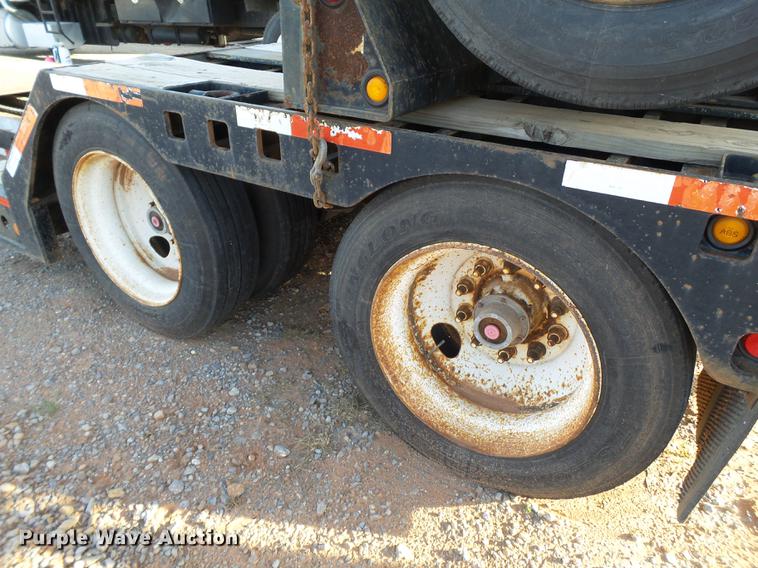 image for item BJ9945 2000 Kalyn MRG-35T Ext drop deck oilfield trailer