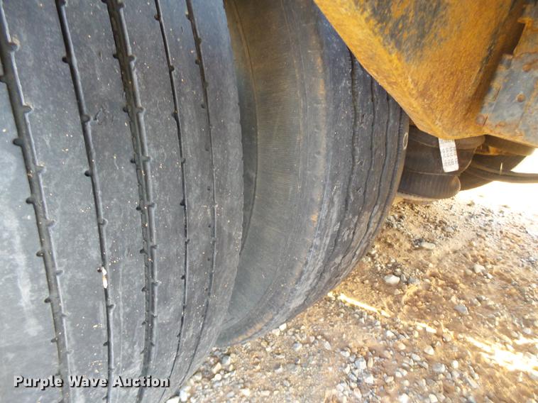 image for item BJ9945 2000 Kalyn MRG-35T Ext drop deck oilfield trailer