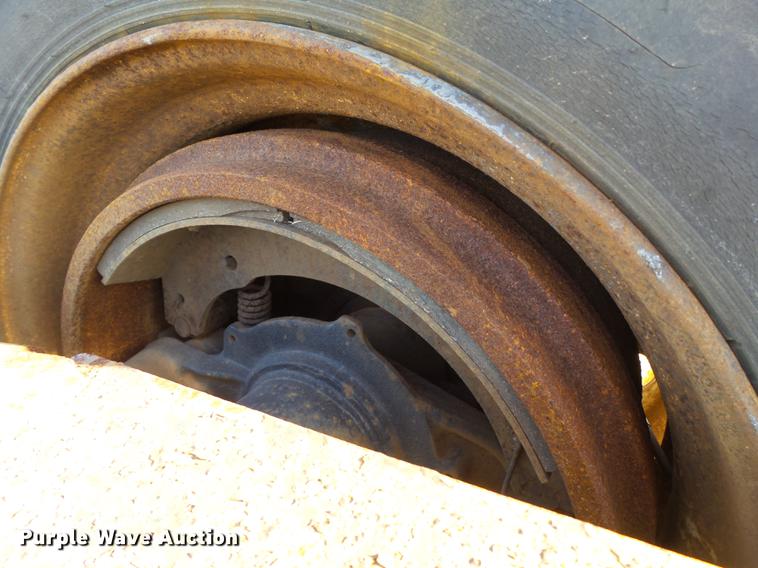 image for item BJ9945 2000 Kalyn MRG-35T Ext drop deck oilfield trailer