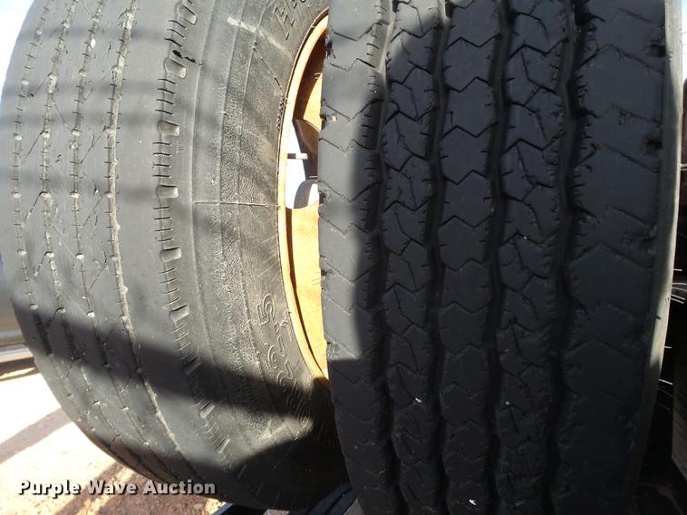 image for item BJ9945 2000 Kalyn MRG-35T Ext drop deck oilfield trailer