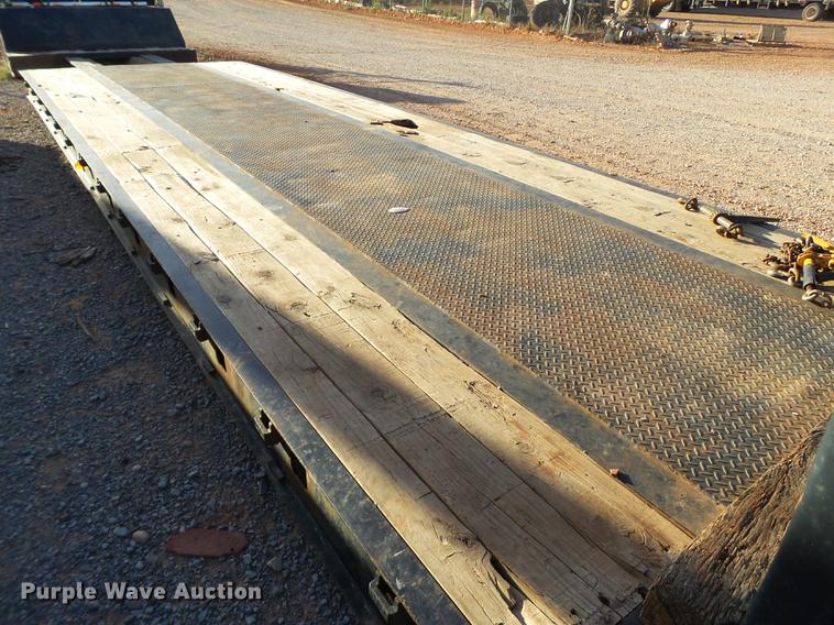 image for item BJ9945 2000 Kalyn MRG-35T Ext drop deck oilfield trailer