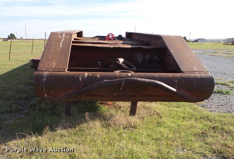 image for item BJ9946 1984 Belshe T-10GN oilfield trailer