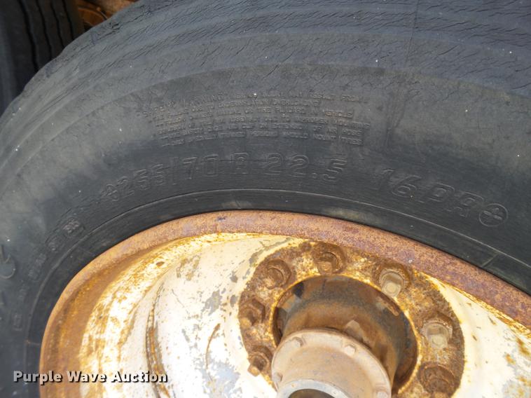 image for item BJ9946 1984 Belshe T-10GN oilfield trailer