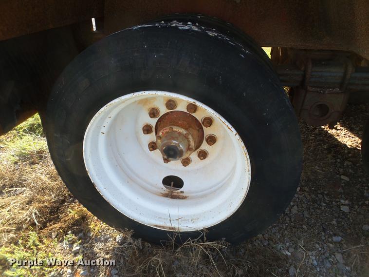 image for item BJ9946 1984 Belshe T-10GN oilfield trailer