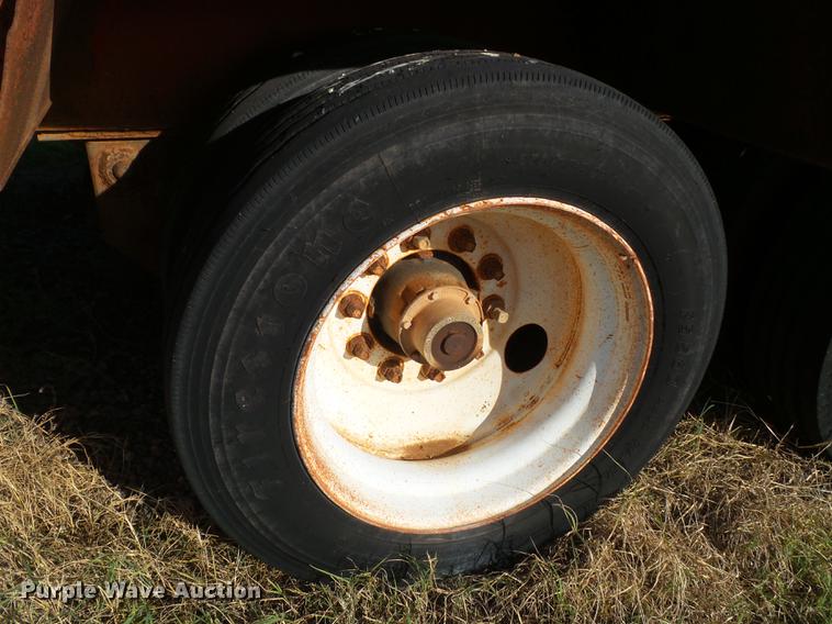 image for item BJ9946 1984 Belshe T-10GN oilfield trailer