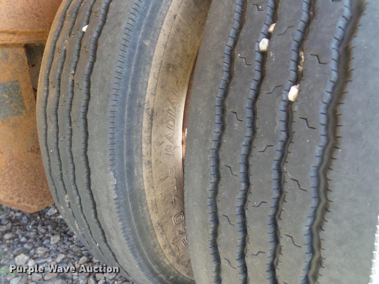 image for item BJ9946 1984 Belshe T-10GN oilfield trailer