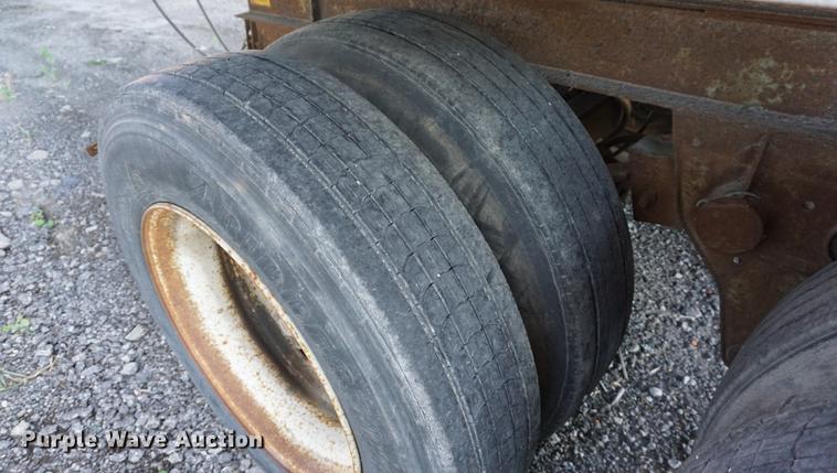 image for item DA1283 1983 Fruehauf FB9-F2-45 dry van trailer