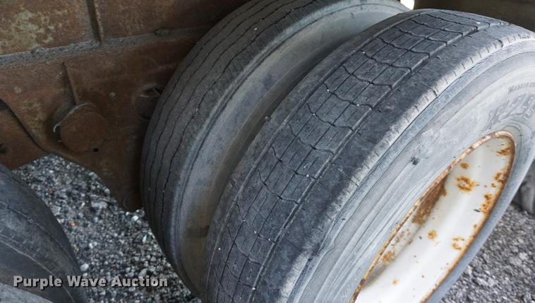 image for item DA1283 1983 Fruehauf FB9-F2-45 dry van trailer