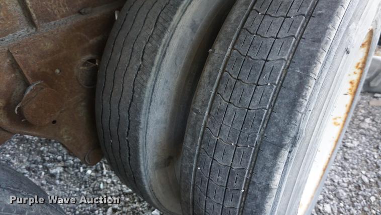 image for item DA1283 1983 Fruehauf FB9-F2-45 dry van trailer