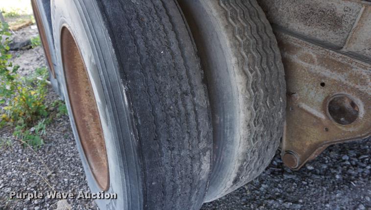 image for item DA1283 1983 Fruehauf FB9-F2-45 dry van trailer