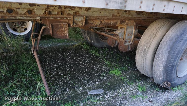 image for item DA1286 1983 Trailmobile dry van trailer