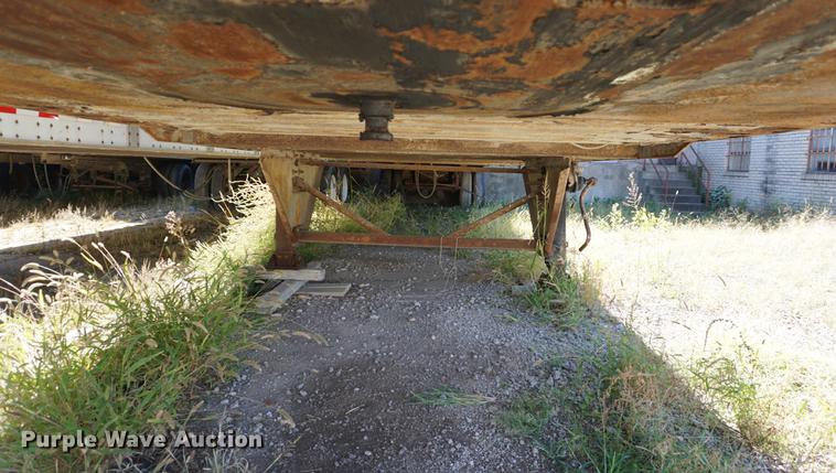 image for item DA1286 1983 Trailmobile dry van trailer