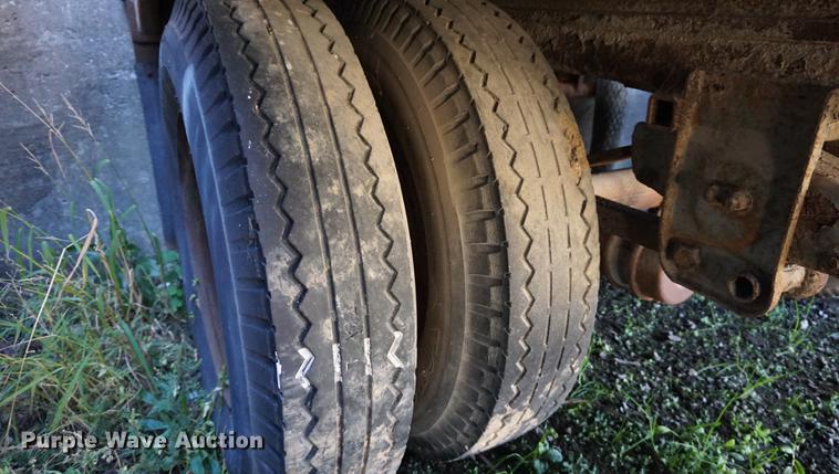 image for item DA1286 1983 Trailmobile dry van trailer