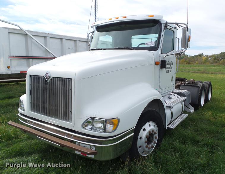 image for item DA7003 2005 International 9400i semi truck