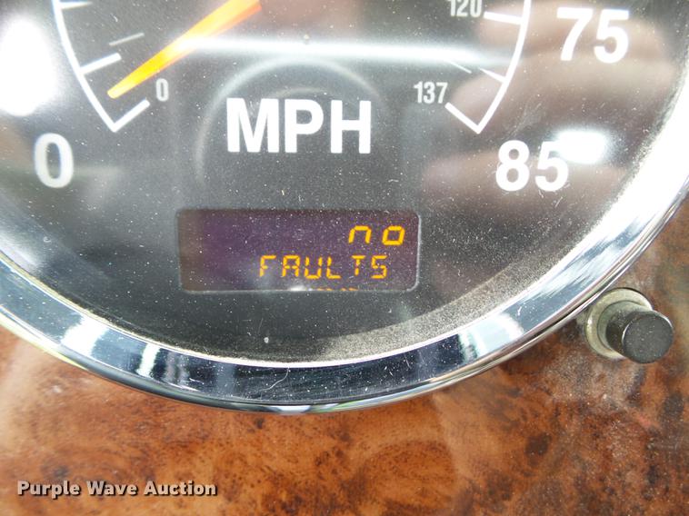 image for item DA7003 2005 International 9400i semi truck