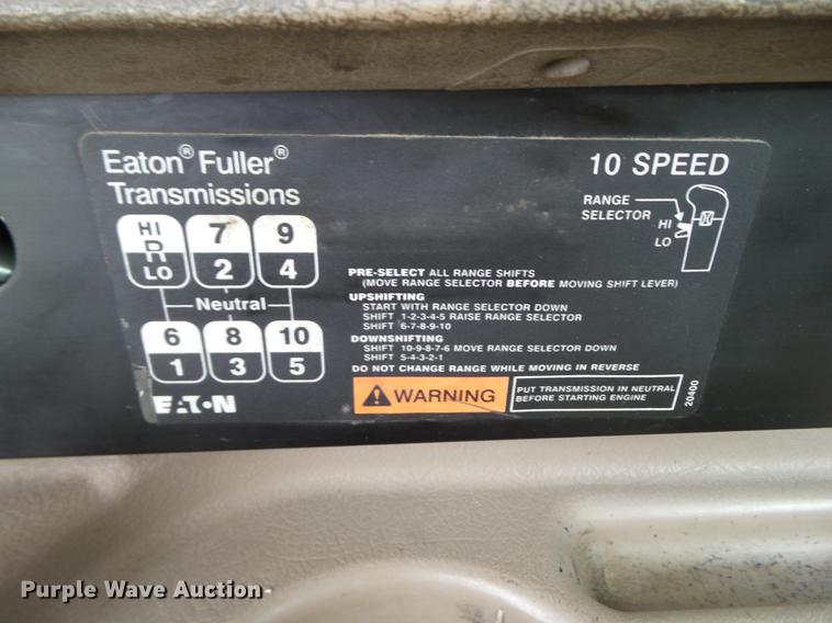 image for item DA7003 2005 International 9400i semi truck