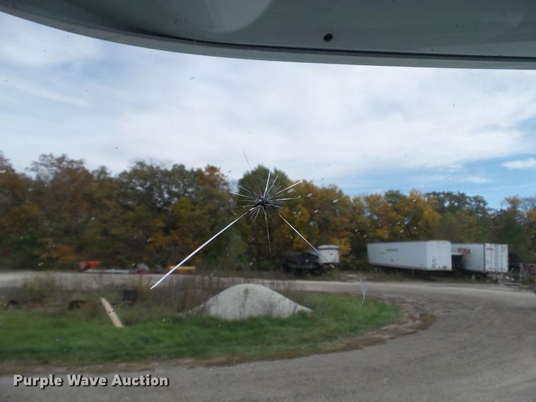 image for item DA7003 2005 International 9400i semi truck