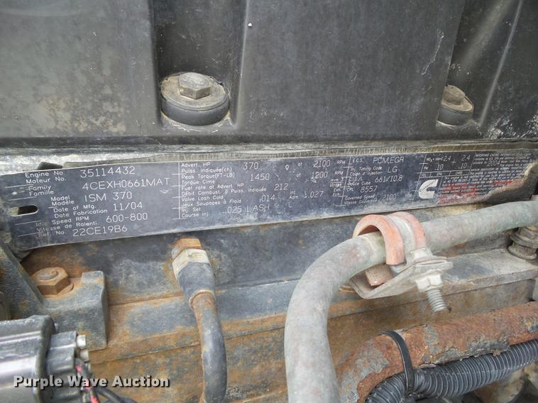 image for item DA7003 2005 International 9400i semi truck