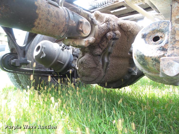 image for item DA7003 2005 International 9400i semi truck