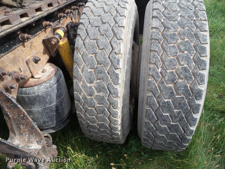 image for item DA7003 2005 International 9400i semi truck