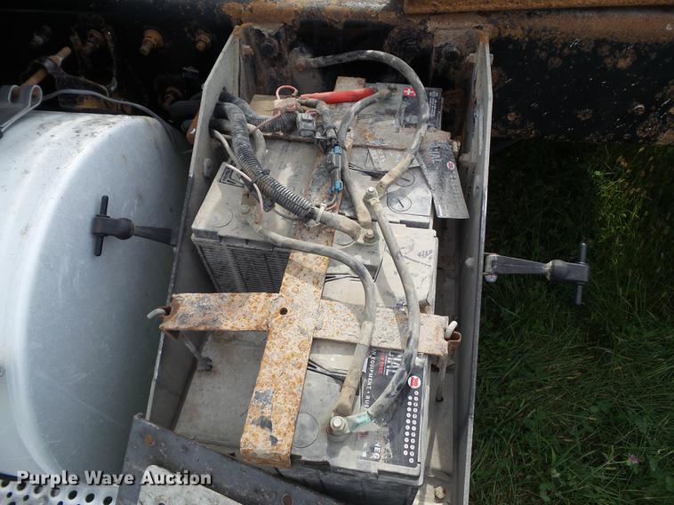 image for item DA7003 2005 International 9400i semi truck