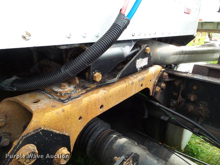 image for item DA7003 2005 International 9400i semi truck