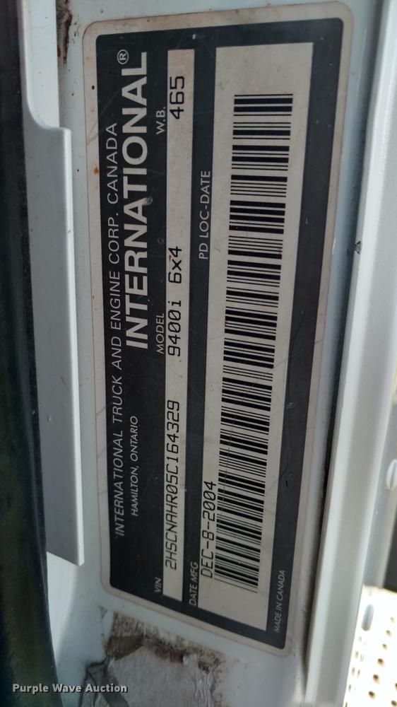 image for item DA7003 2005 International 9400i semi truck
