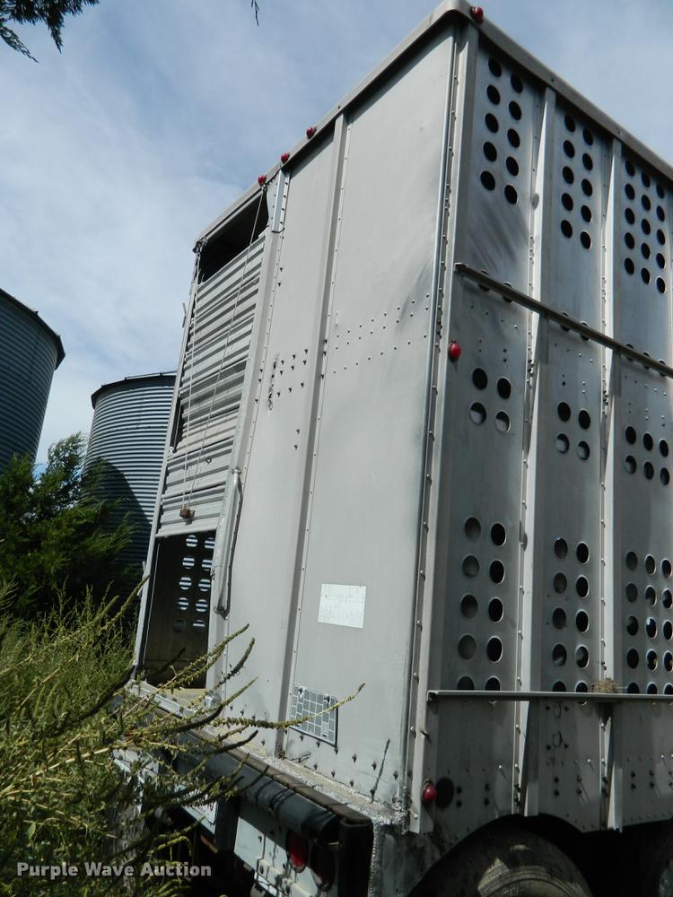 image for item DB1140 1976 Merritt L46-36-3 livestock trailer