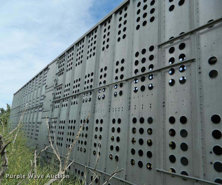 image for item DB1140 1976 Merritt L46-36-3 livestock trailer