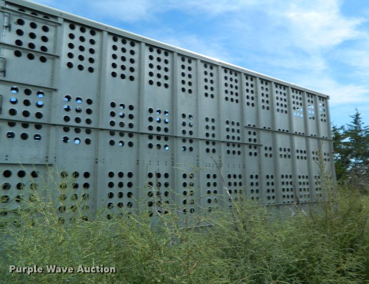 image for item DB1140 1976 Merritt L46-36-3 livestock trailer