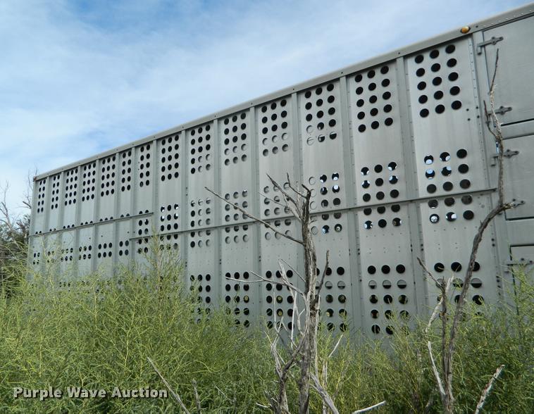 image for item DB1140 1976 Merritt L46-36-3 livestock trailer