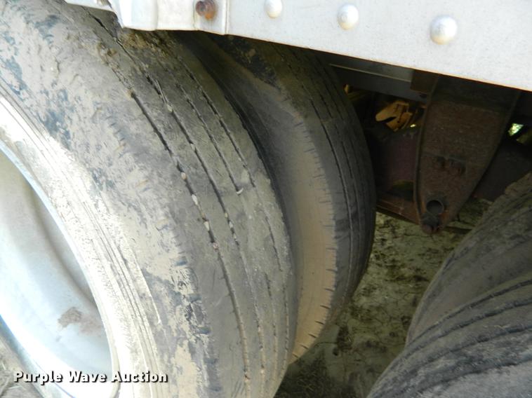 image for item DB1140 1976 Merritt L46-36-3 livestock trailer