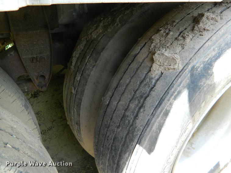 image for item DB1140 1976 Merritt L46-36-3 livestock trailer