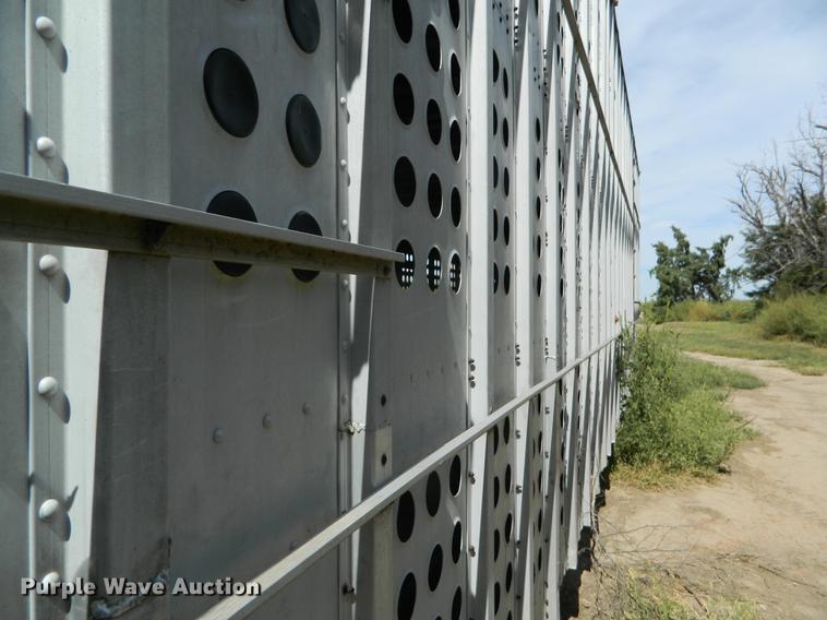 image for item DB1140 1976 Merritt L46-36-3 livestock trailer