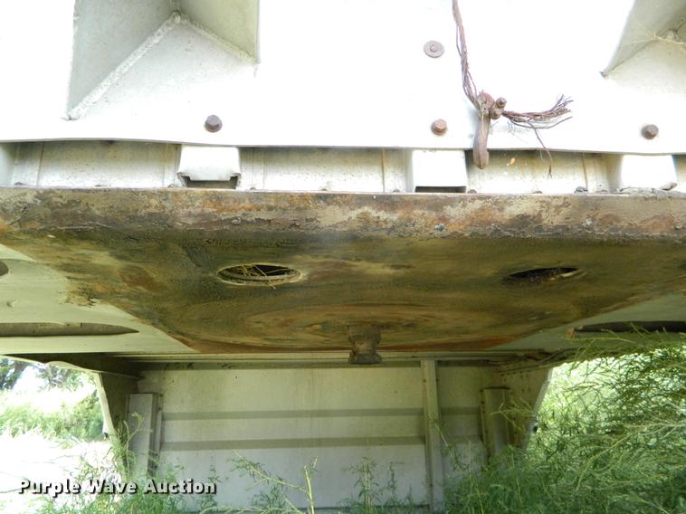 image for item DB1140 1976 Merritt L46-36-3 livestock trailer
