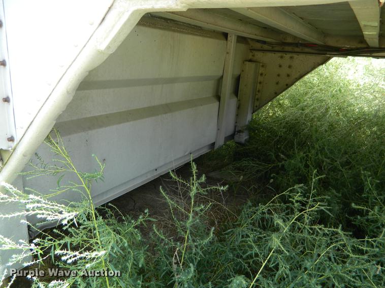 image for item DB1140 1976 Merritt L46-36-3 livestock trailer