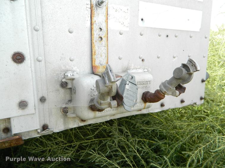 image for item DB1140 1976 Merritt L46-36-3 livestock trailer