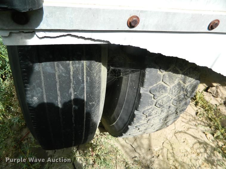 image for item DB1140 1976 Merritt L46-36-3 livestock trailer