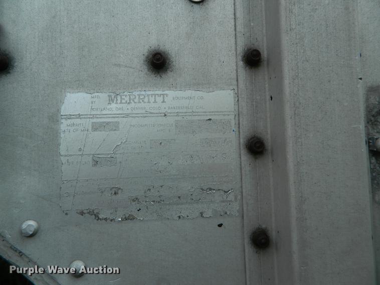 image for item DB1140 1976 Merritt L46-36-3 livestock trailer