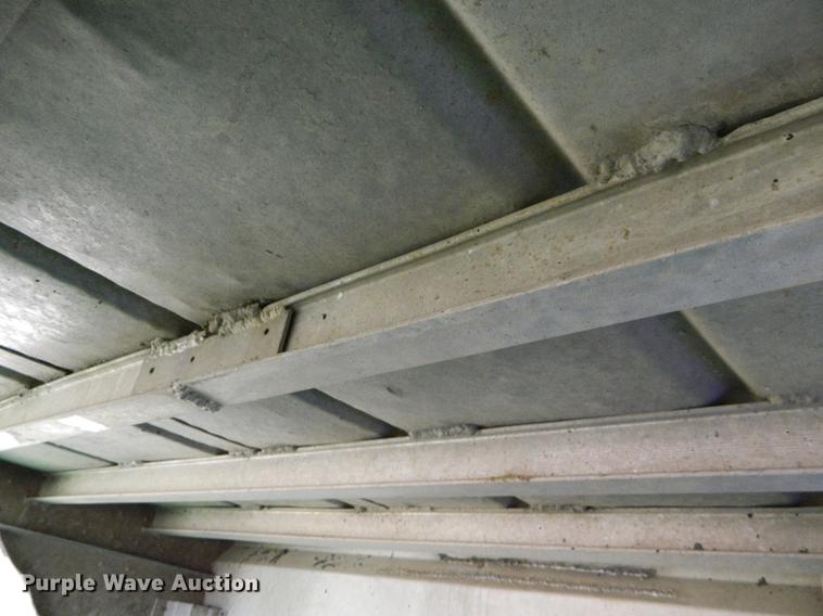 image for item DB1140 1976 Merritt L46-36-3 livestock trailer