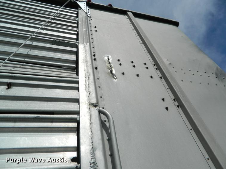 image for item DB1140 1976 Merritt L46-36-3 livestock trailer