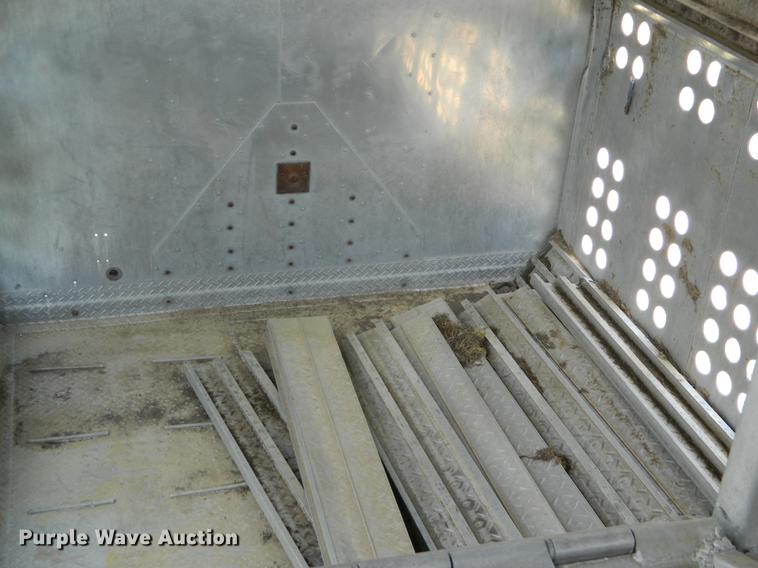 image for item DB1140 1976 Merritt L46-36-3 livestock trailer