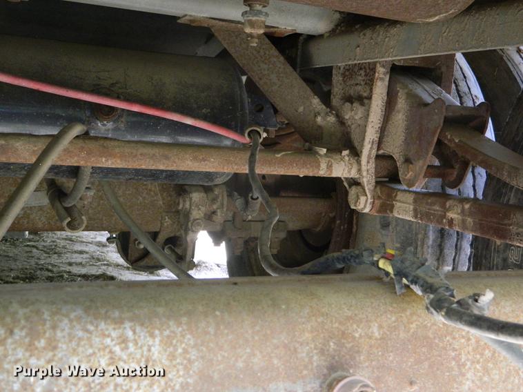 image for item DB1140 1976 Merritt L46-36-3 livestock trailer