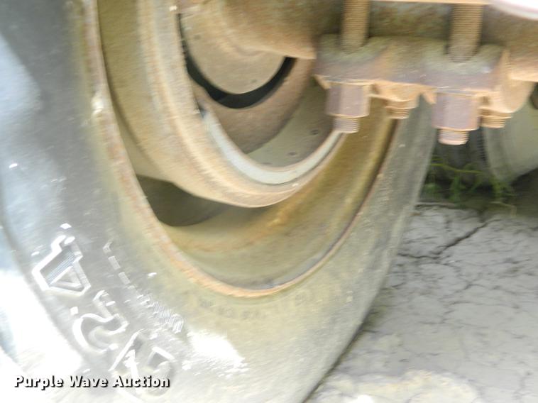 image for item DB1140 1976 Merritt L46-36-3 livestock trailer