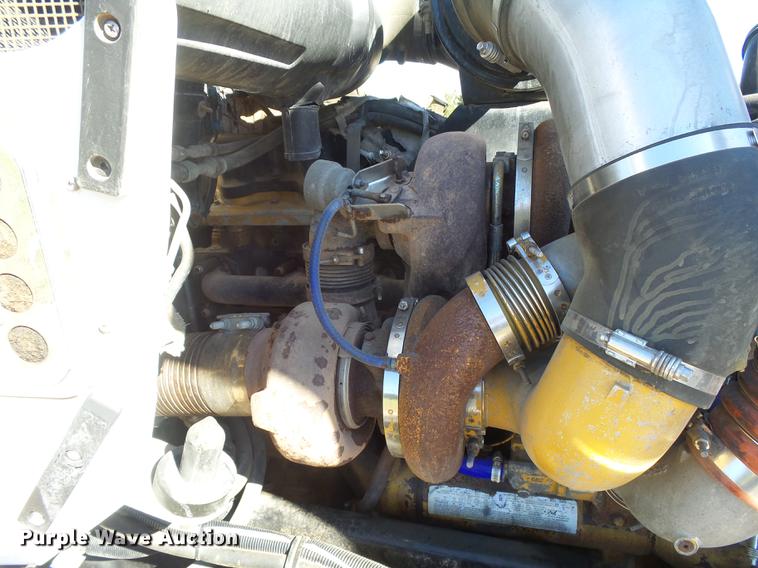 image for item DC3793 2005 Kenworth T800 semi truck