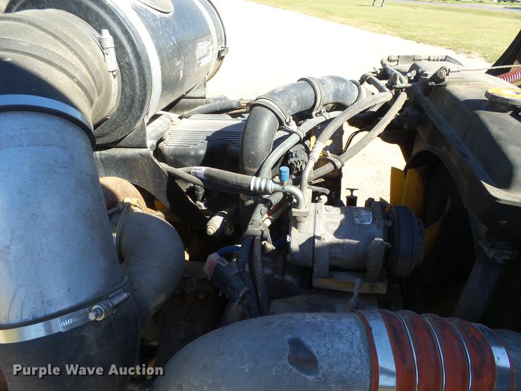 image for item DC3793 2005 Kenworth T800 semi truck