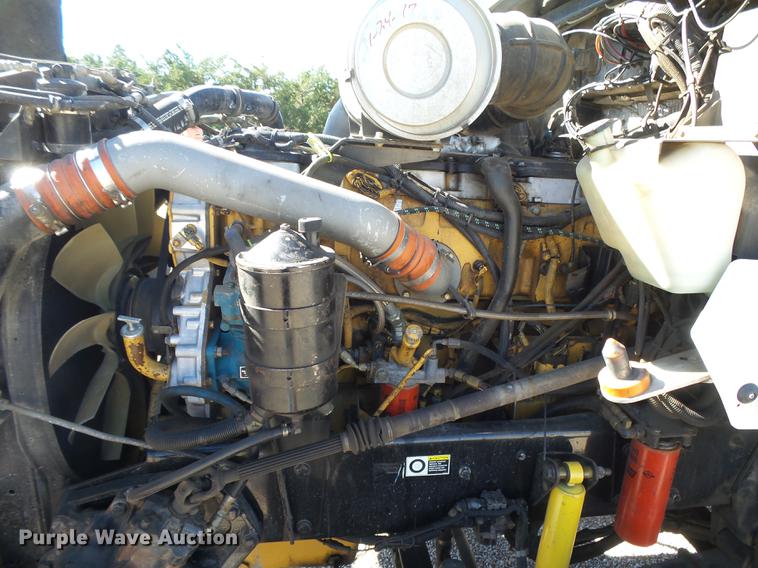 image for item DC3793 2005 Kenworth T800 semi truck